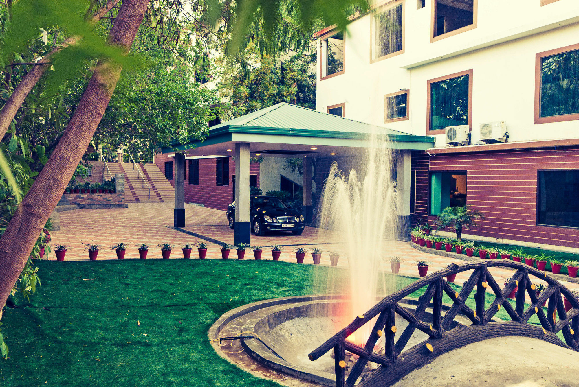 The Byke Grassfield Resort With Outdoor Pool, Shyam Nagar, Jaipur Джайпур Екстериор снимка